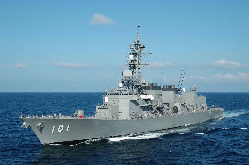 英海軍のモントローズや米海軍との合同演習に参加した護衛艦「むらさめ」（海上自衛隊提供）
