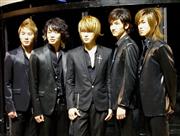 活動停止を発表した東方神起