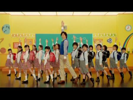 背筋ピーン－の体操ＣＭが、頻繁に流れている