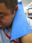 しばらく当てているとひんやりしてくる「冷感タオル」