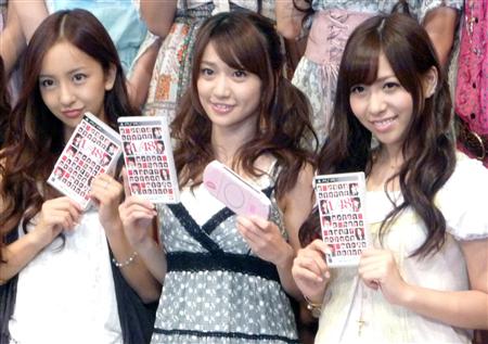 ＡＫＢ４８のメンバー３人