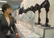 シャープが発売するプラズマクラスター機能搭載の扇風機＝１１日、東京・芝公園