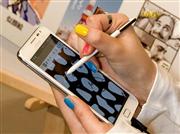 ４月に日本で発売されたサムスンの５・３インチ型スマホ「ギャラクシーノート」