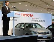 トヨタが新型「カローラ」を発表。説明する藤田博也チーフエンジニア＝５月１１日午後、東京都江東区（松本健吾撮影）