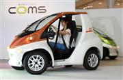 トヨタ車体の超小型ＥＶ「コムス」＝２日午後、東京都江東区