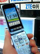 ソフトバンクが販売するＺＴＥ製の「かんたん携帯」