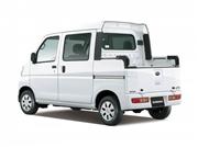 富士重工業が４日に発売した軽商用車「サンバー」シリーズの「オープンデッキ」（同社提供）