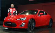 トヨタのスポーツカー「８６」と豊田章男社長