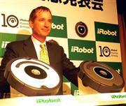 「ルンバ」の新シリーズを発表する、米アイロボットのコリン・アングルＣＥＯ＝１１日午後、東京都千代田区（米沢文撮影）