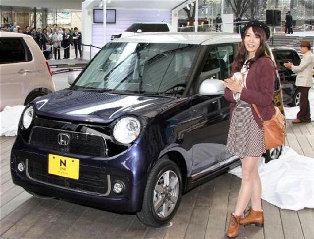 ホンダの軽自動車「Ｎ－ＯＮＥ」発売＝１日午前、港区六本木（瀧誠四郎撮影）