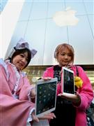 銀座のアップルストアでも若者らが買い求めた「ｉＰａｄｍｉｎｉ」