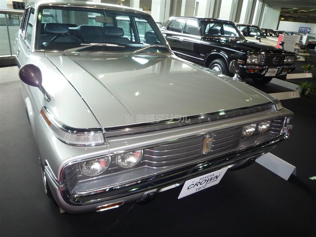 ４代目クラウン。「クジラ」の愛称も付いたが、先進的なデザインから販売は伸び悩んだ＝愛知県長久手市（内山智彦撮影）