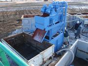 土砂の塩分を取り除く「砂分離工程」の機器＝２０１１年１２月、宮城県亘理町