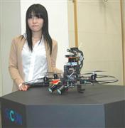 セコムが試作した飛行型の監視ロボット＝２６日、東京都渋谷区