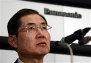 ２０１２年４－１２月期の決算発表をするパナソニック・河井英明常務取締役＝１日午後、東京証券取引所（大橋純人撮影）