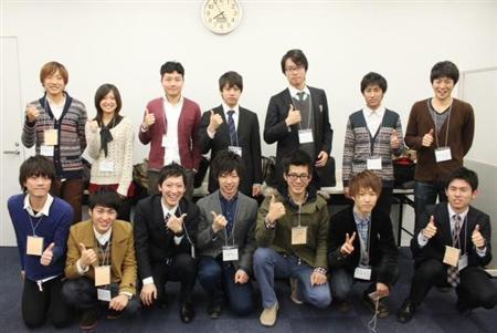 学生討論会に参加したメンバー＝２０１３年（５大学合同＿有志学生記者撮影）