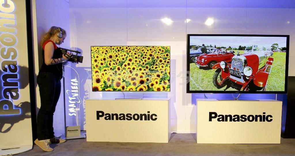ＣＥＳでパナソニックのブースに展示された新型テレビ＝１月、米ラスベガス（ＡＰ）