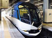 新型観光特急「しまかぜ」＝７日午前、近鉄大阪上本町駅