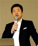 社長退任を発表するスクウェア・エニックス・ホールディングスの和田洋一社長＝２６日、東京都新宿区