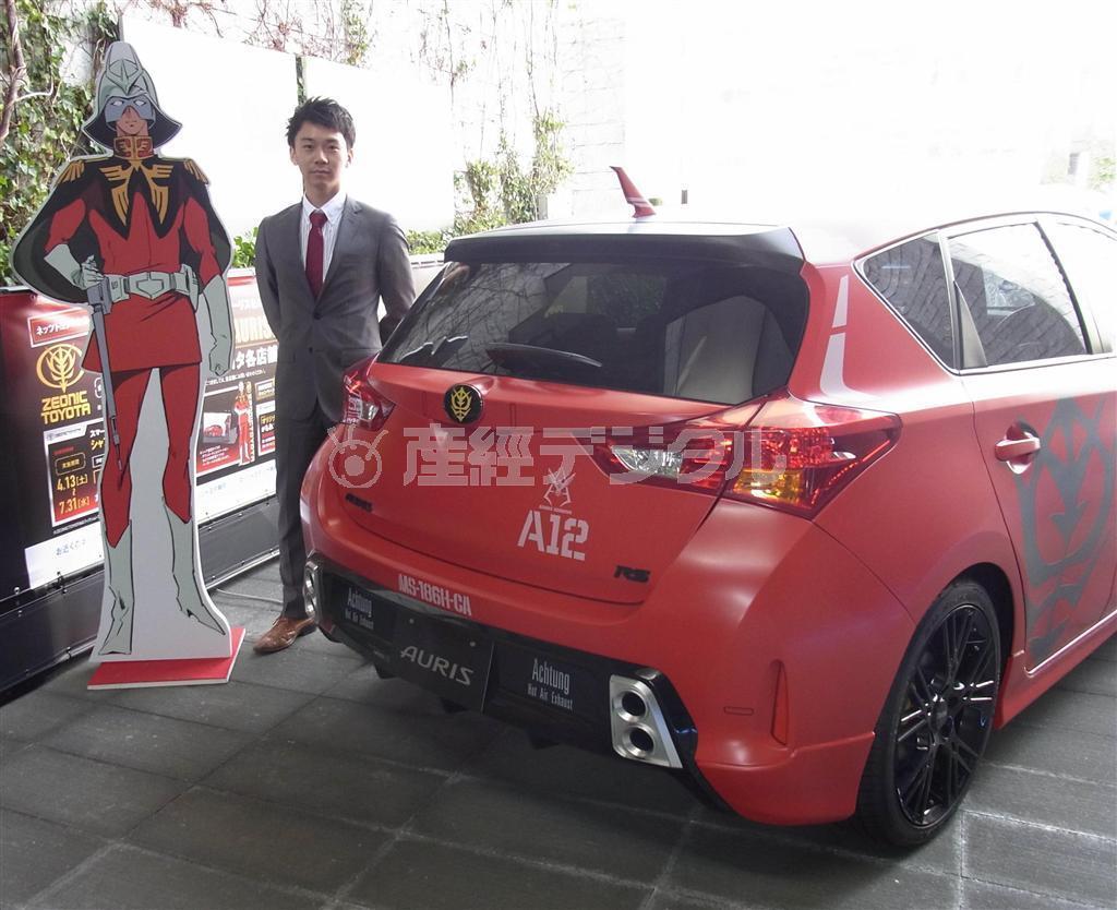 マフラーの穴は４つ。アンテナはシャア専用機ザクの角の形を模している＝神戸市中央区の兵庫県立美術館