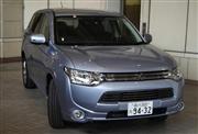 三菱自動車が１月に発売したプラグインハイブリッド車「アウトランダーＰＨＥＶ」