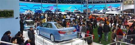 上海モーターショーで次世代環境車を数多く展示したトヨタ自動車のブース