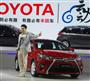 トヨタは、中国で人気のタレントを使って、世界戦略の新型車「ヤリス」をアピールした＝２０日、上海モーターショー会場