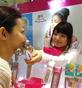 横浜タカシマヤに期間限定で出店したヤーマンの特設カウンター＝横浜市西区