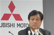 決算会見を前に、リコール対応が消極的と指摘されたことについて謝罪する三菱自動車の益子修社長＝２５日、東京都港区の本社