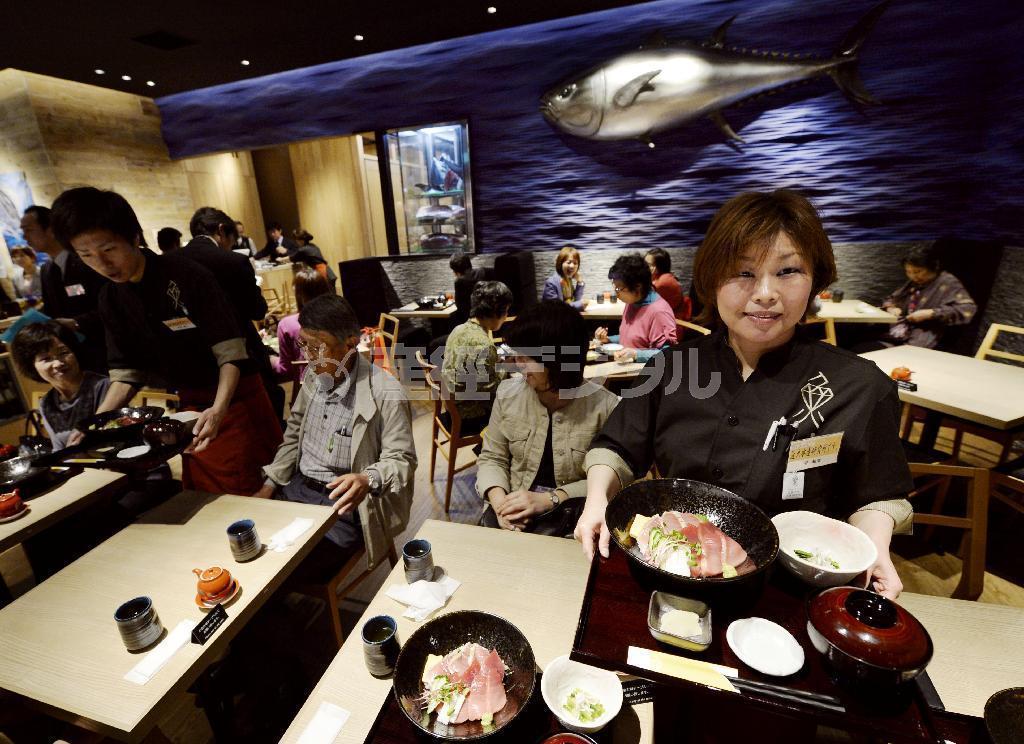 「近大マグロ丼」などを味わえる養殖魚の専門料理店＝２６日午前、大阪市北区のグランフロント大阪・ナレッジキャピタル