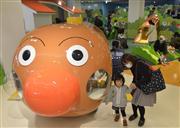 多くの来場者でにぎわう「アンパンマンこどもミュージアム＆モール」＝神戸市中央区（甘利慈撮影）