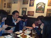 ギャラクシーエージェンシーの「シャッフル飲み会」。社員同士の情報共有が大きな目的だ＝大阪市中央区（ギャラクシーエージェンシー提供）