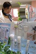 味の素が発売した化粧品「ｊｉｎｏ」。直営店での販売にも力を入れている＝大阪市中央区のなんばウォーク
