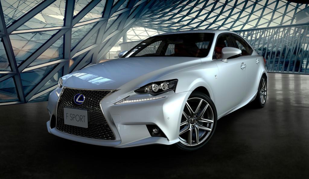 全面改良したトヨタの「レクサスＩＳ」