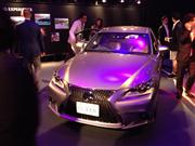 １６日から発売したレクサスＩＳの披露会＝千葉県浦安市の浦安ヘリポート