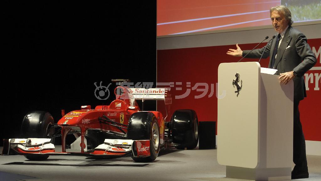 ８日、記者会見するフェラーリのモンテゼモロ会長＝イタリア北部マラネロ（ＡＰ）