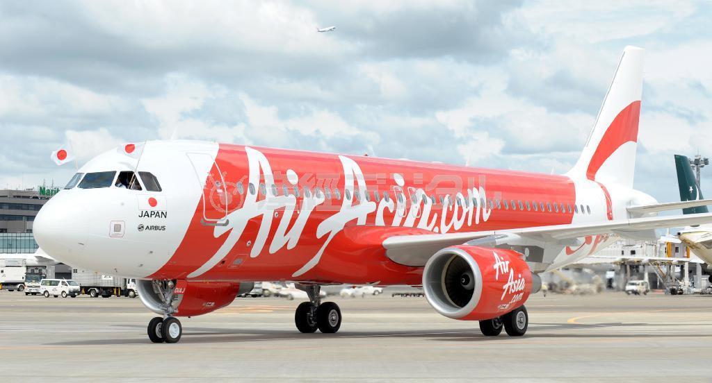 全日本空輸系の格安航空会社（ＬＣＣ）エアアジア・ジャパンの１号機＝２０１２年６月１１日、成田空港（植村光貴撮影）