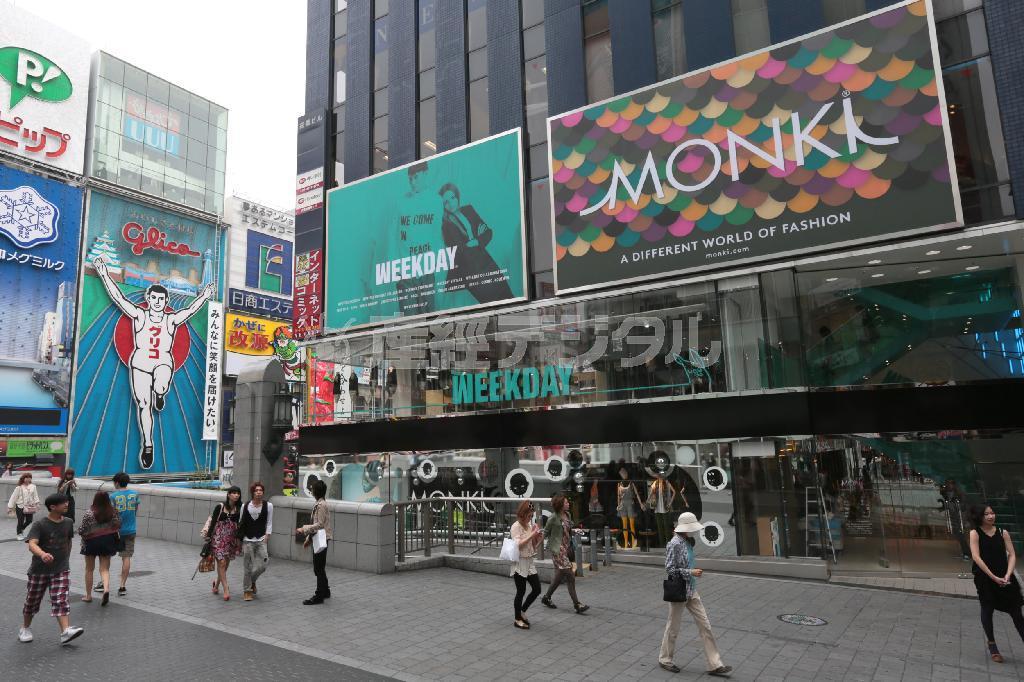 大阪・ミナミに日本初オープンした「モンキ」と「ウイークデー」＝大阪市中央区（山田哲司撮影