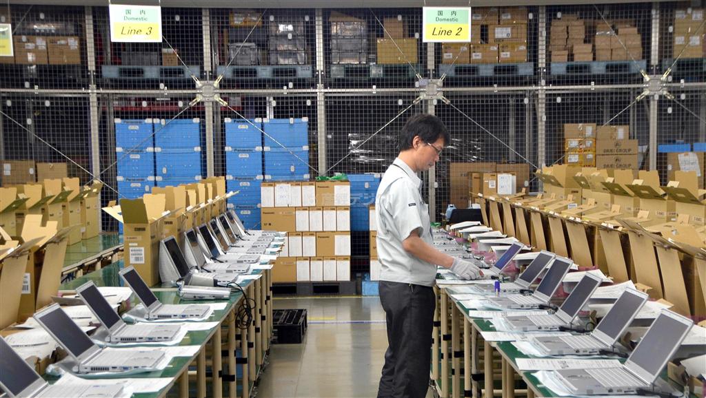 ノートパソコンを生産するパナソニック神戸工場＝１１日、神戸市西