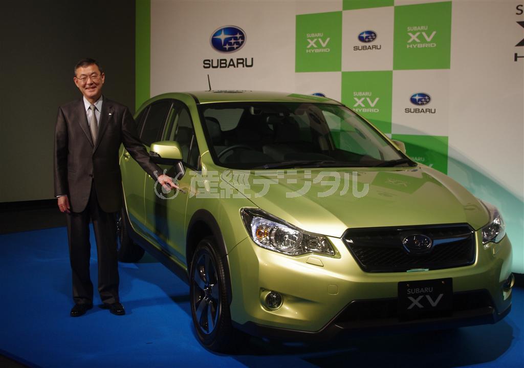 富士重工業初のＨＶ車「スバルＸＶハイブリッド」。高速走行の際などにエンジンの力に加え電気モーターも使うことで加速度を上げた