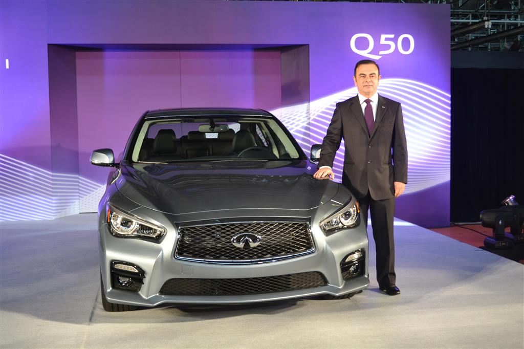生産を本格化させる日産自動車の高級ブランド「インフィニティＱ５０」とカルロス・ゴーン社長