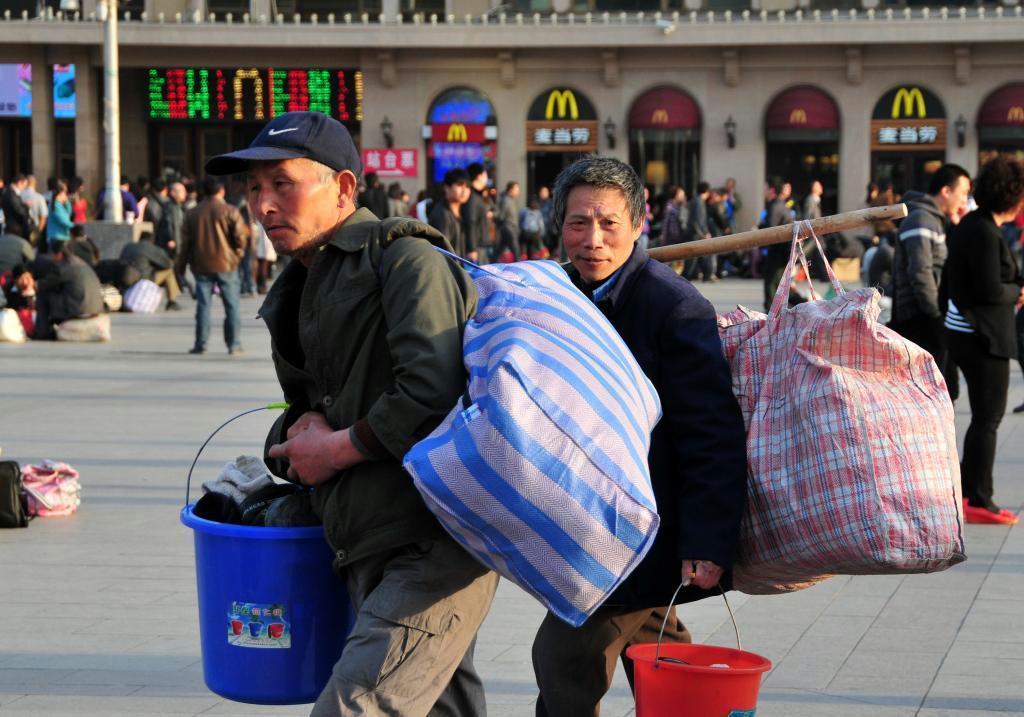 沿海部で働く地方出身の出稼ぎ労働者
