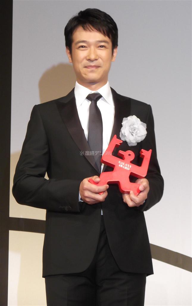 「第５０回ギャラクシー賞」の贈呈式に出席し、テレビ部門個人賞を受賞した堺雅人＝東京・恵比寿