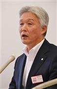 カネボウ化粧品の自主回収問題について説明する花王の沢田道隆社長＝３０日、東京・日本橋兜町