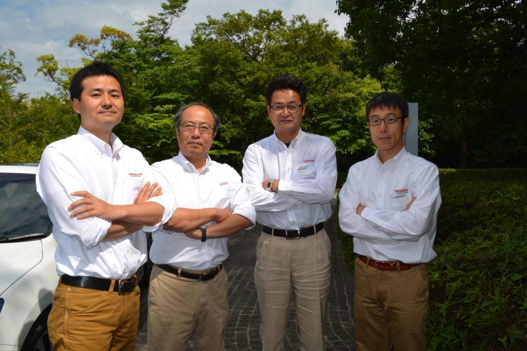 アコードＨＶの開発を担当した開発チーム。（左から）奥本敏之主任研究員、島田裕央主任研究員、二宮亘治主任研究員、浦井芳洋主任研究員
