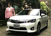 トヨタ自動車が発売した「カローラフィールダーハイブリッド」＝６日、東京都港区