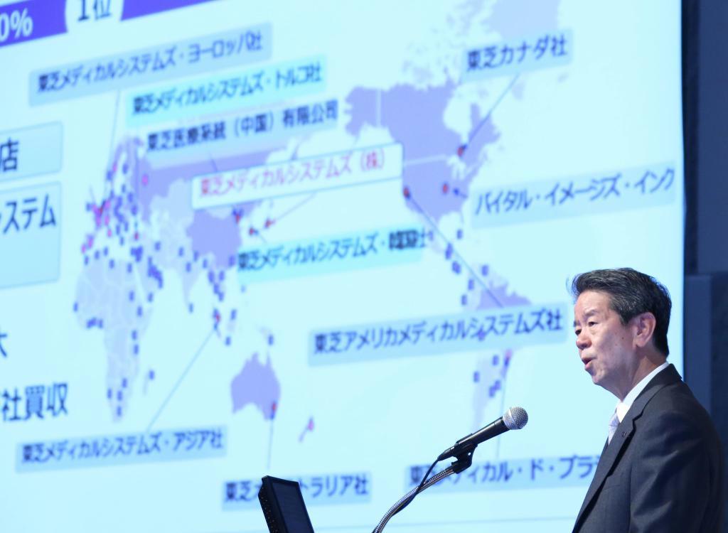 経営方針説明会で話す東芝の田中久雄社長＝７日午後、東京都港区