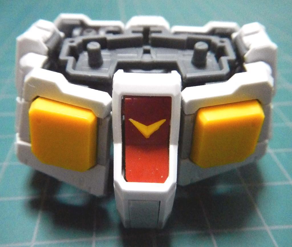 「ＭＧガンダムＶｅｒ．３．０」の腰部ユニット。塗装をしなくても十分な完成度が楽しめる（（Ｃ）創通・サンライズ）