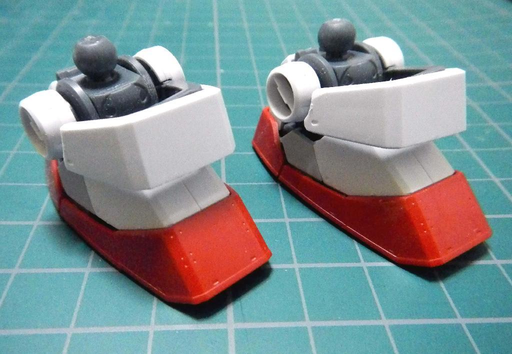 「ＭＧガンダムＶｅｒ．３．０」の足パーツ。ディテールの細かさは１／１００スケールならではといえる（（Ｃ）創通・サンライズ）