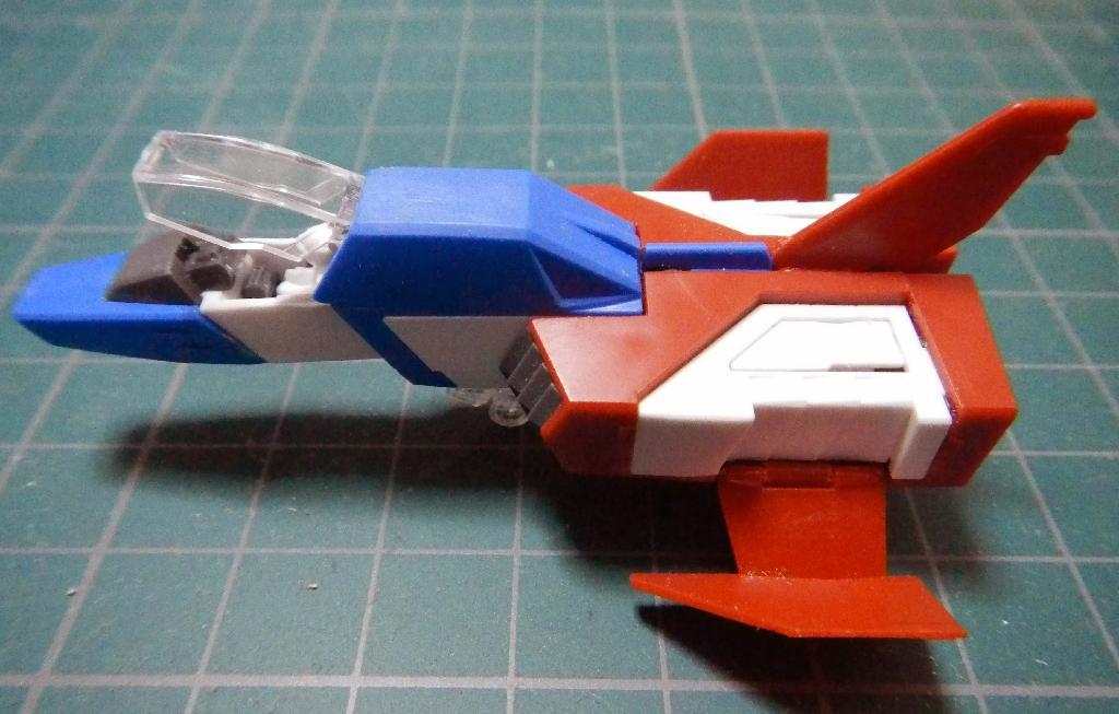 「ＭＧガンダムＶｅｒ．３．０」のコアファイター。アニメ同様に完全変形する（（Ｃ）創通・サンライズ）